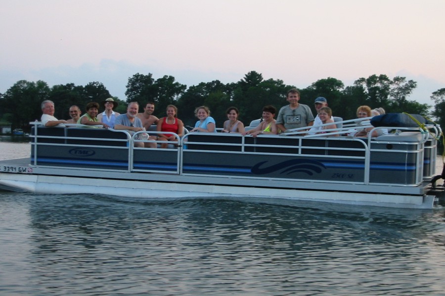 ../image/group boat ride 2.jpg